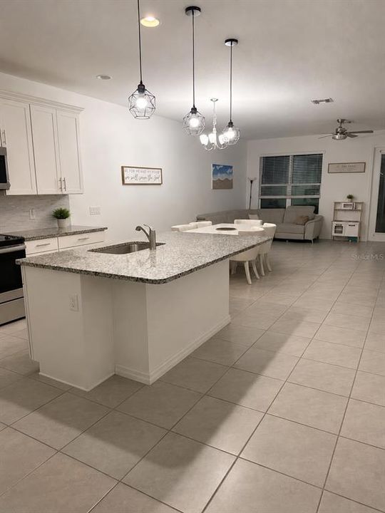 For Rent: $2,400 (3 beds, 2 baths, 1868 Square Feet)