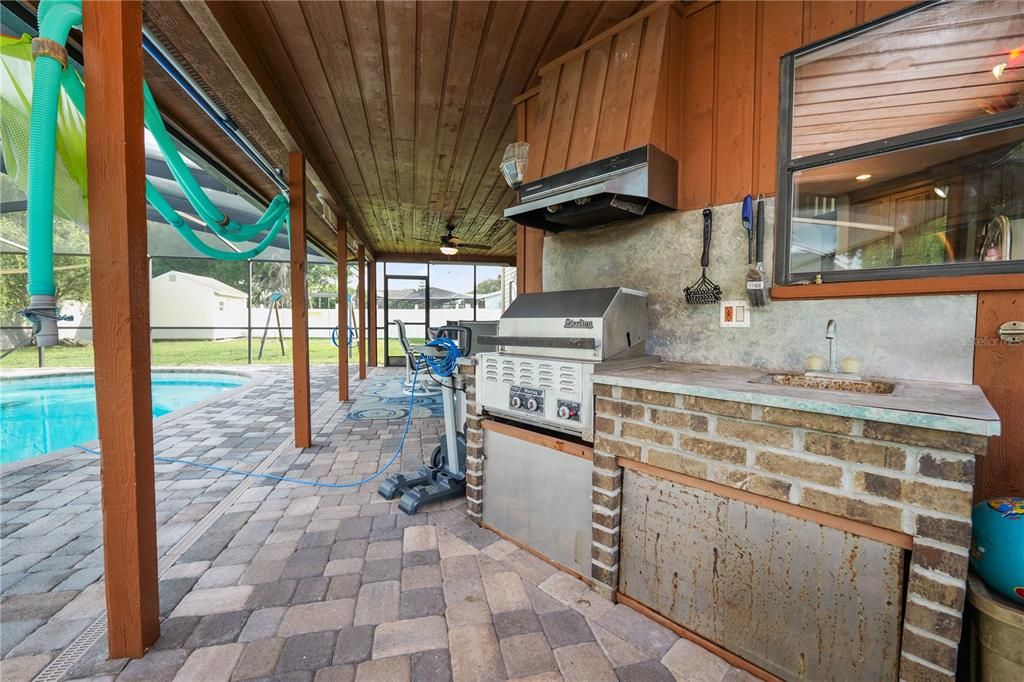 En Venta: $550,000 (4 camas, 2 baños, 2405 Pies cuadrados)