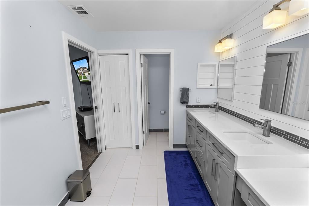 En Venta: $550,000 (4 camas, 2 baños, 2405 Pies cuadrados)