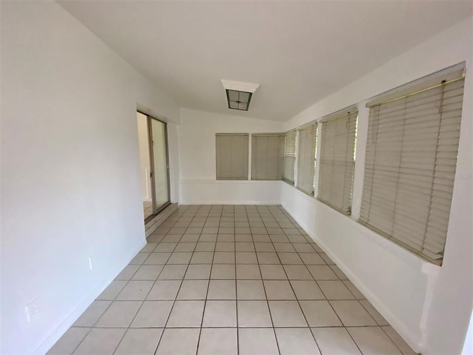 For Rent: $1,450 (2 beds, 1 baths, 1315 Square Feet)