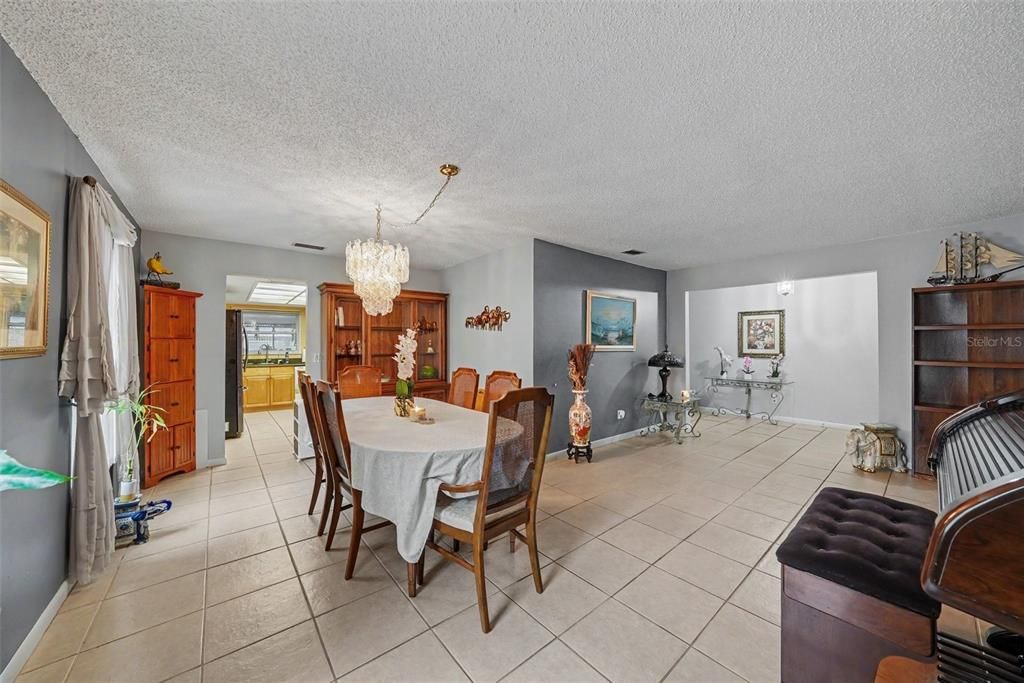 For Sale: $399,900 (3 beds, 2 baths, 1543 Square Feet)
