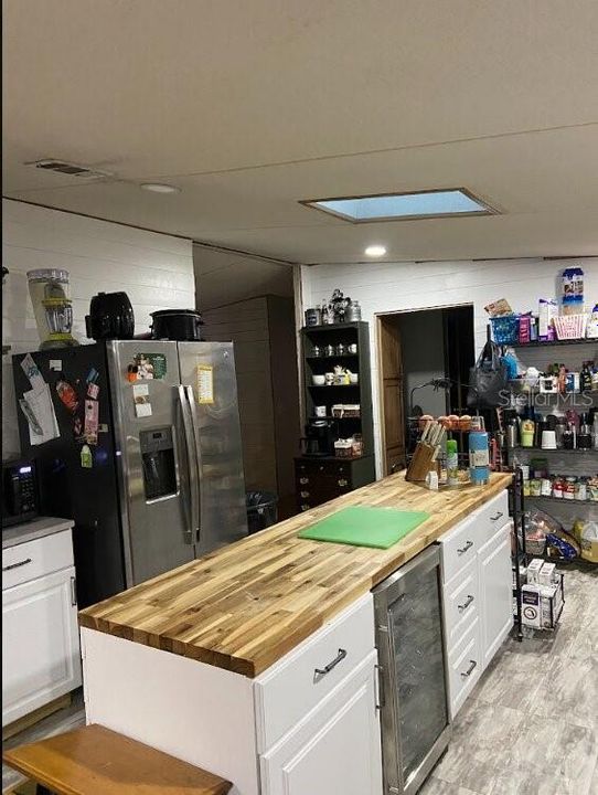 For Sale: $185,000 (3 beds, 2 baths, 1944 Square Feet)