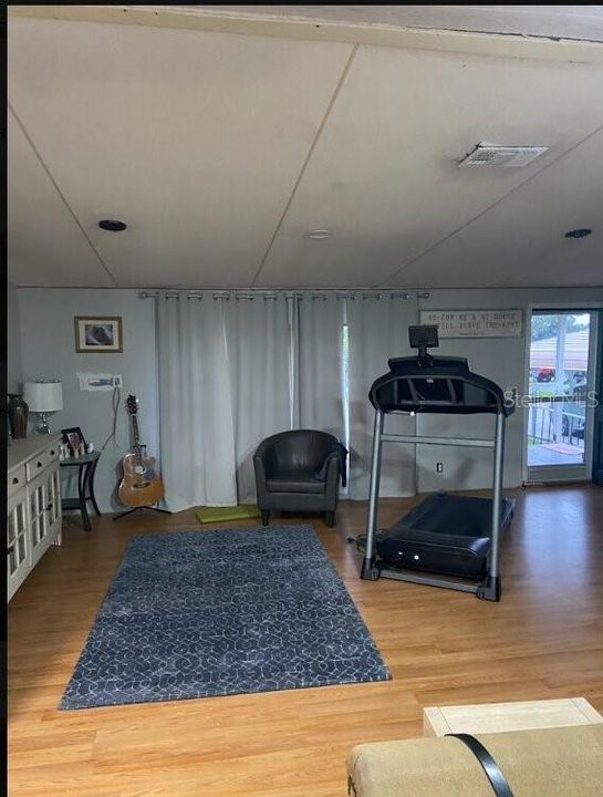 For Sale: $185,000 (3 beds, 2 baths, 1944 Square Feet)