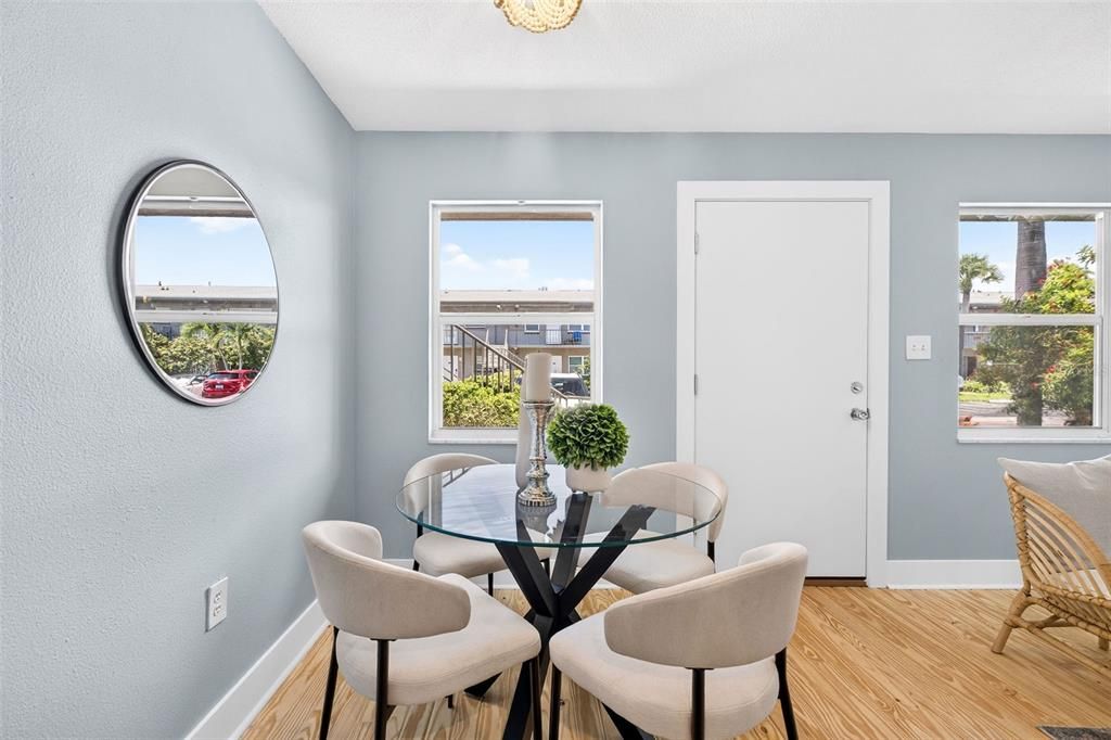 For Sale: $225,000 (1 beds, 1 baths, 606 Square Feet)