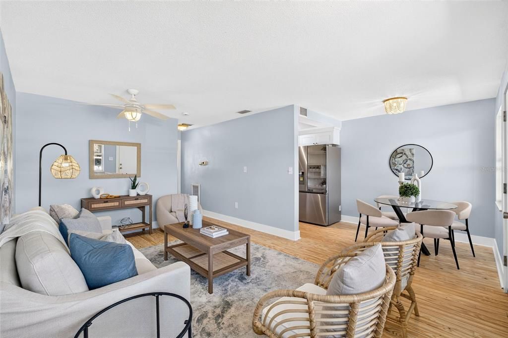For Sale: $225,000 (1 beds, 1 baths, 606 Square Feet)
