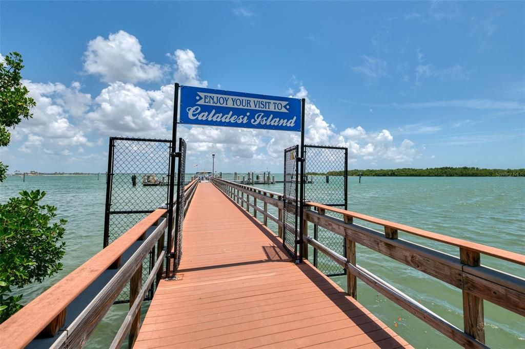 For Sale: $225,000 (1 beds, 1 baths, 606 Square Feet)