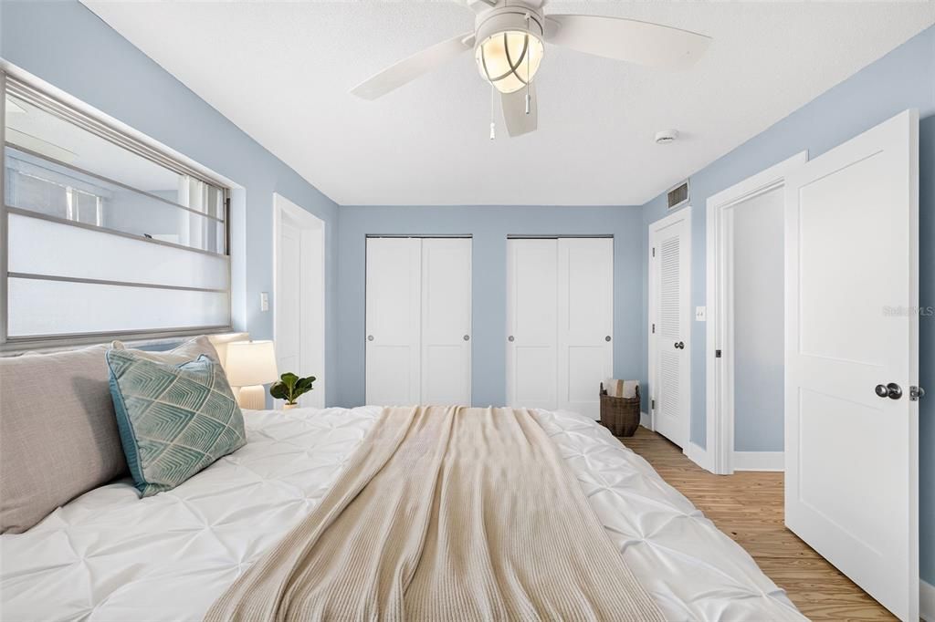 For Sale: $225,000 (1 beds, 1 baths, 606 Square Feet)