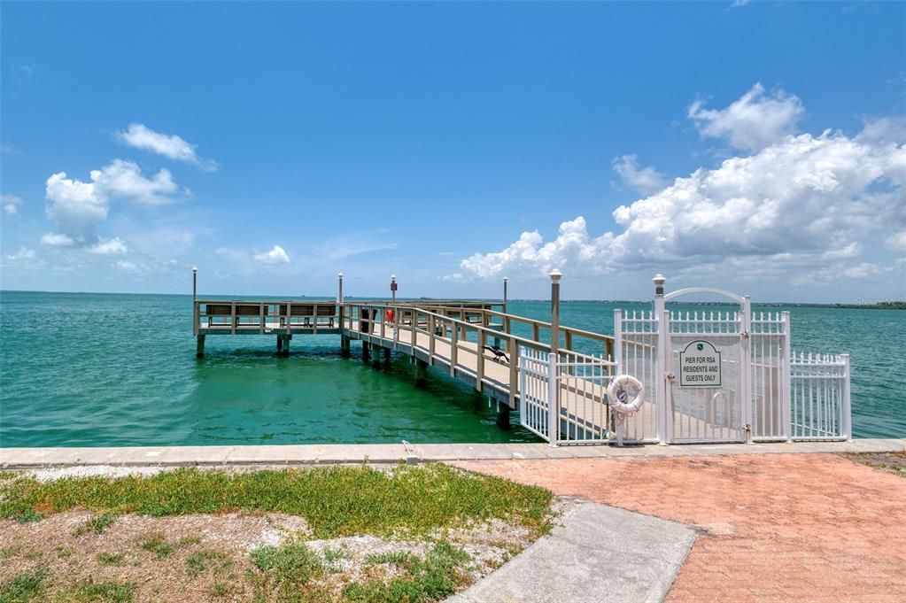 For Sale: $225,000 (1 beds, 1 baths, 606 Square Feet)