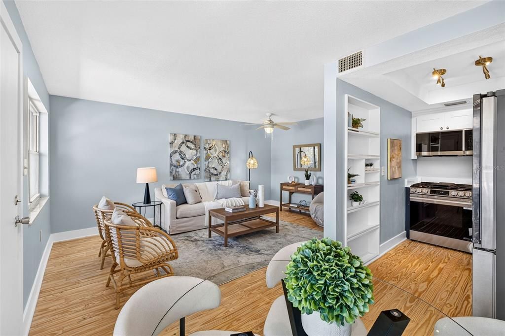 For Sale: $225,000 (1 beds, 1 baths, 606 Square Feet)