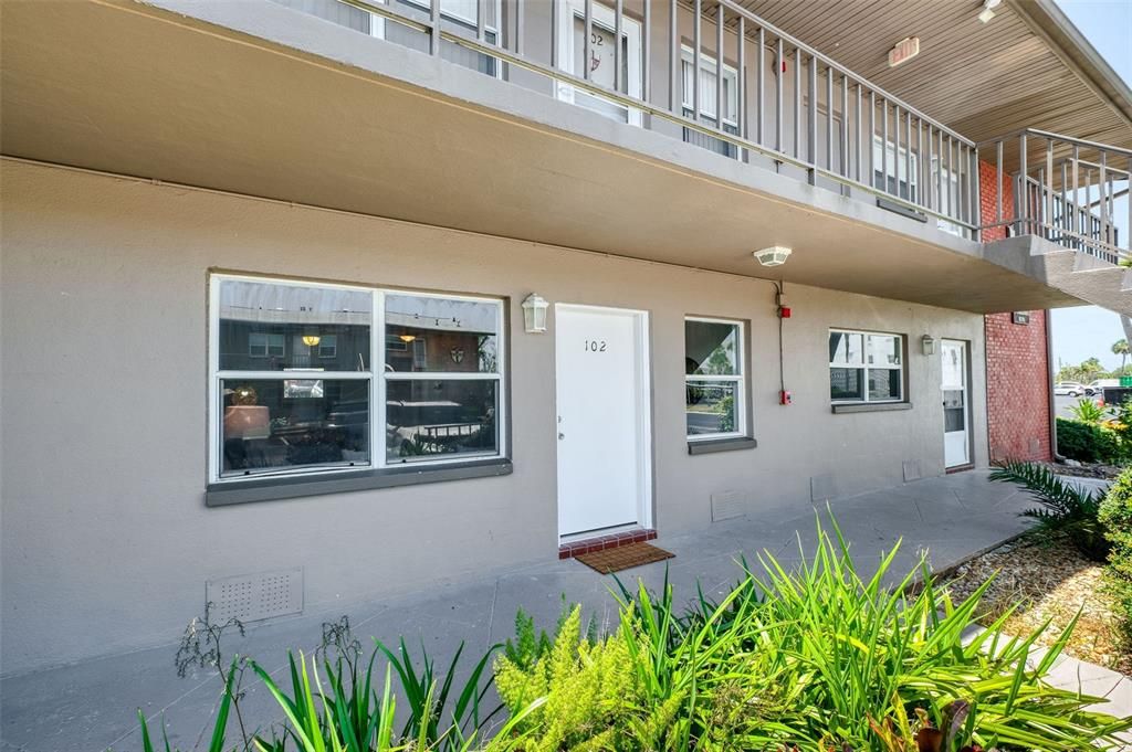 For Sale: $225,000 (1 beds, 1 baths, 606 Square Feet)