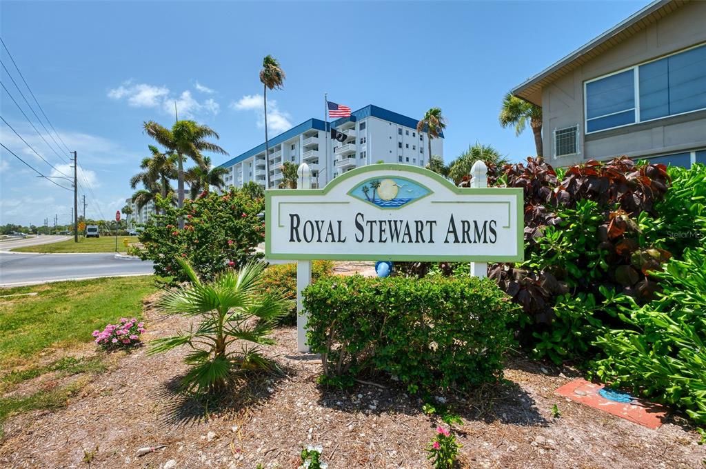 For Sale: $225,000 (1 beds, 1 baths, 606 Square Feet)