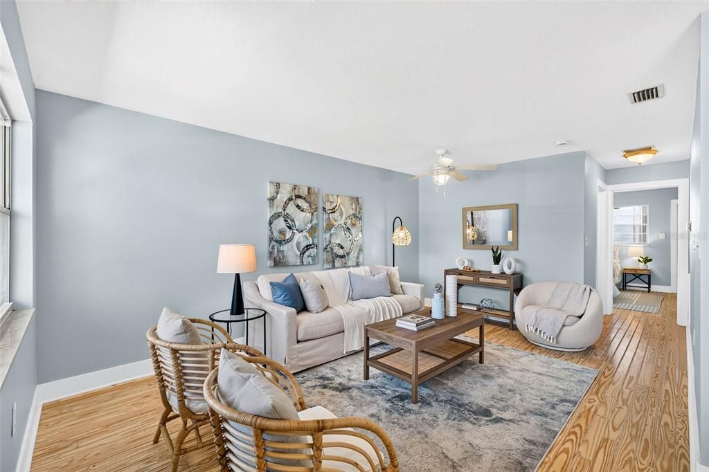 For Sale: $225,000 (1 beds, 1 baths, 606 Square Feet)