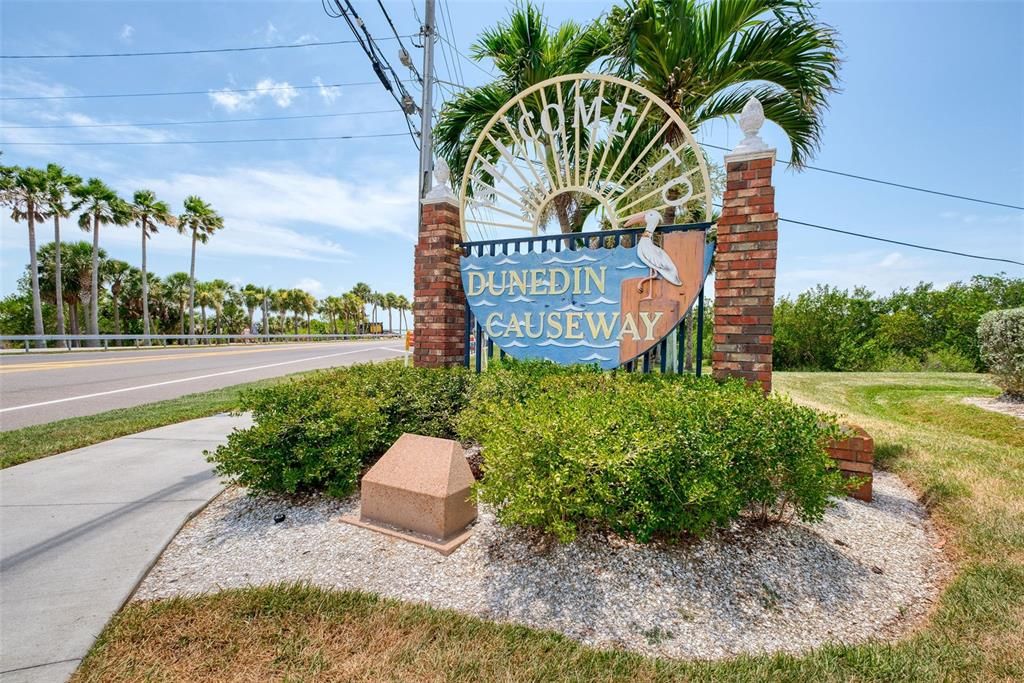 For Sale: $225,000 (1 beds, 1 baths, 606 Square Feet)