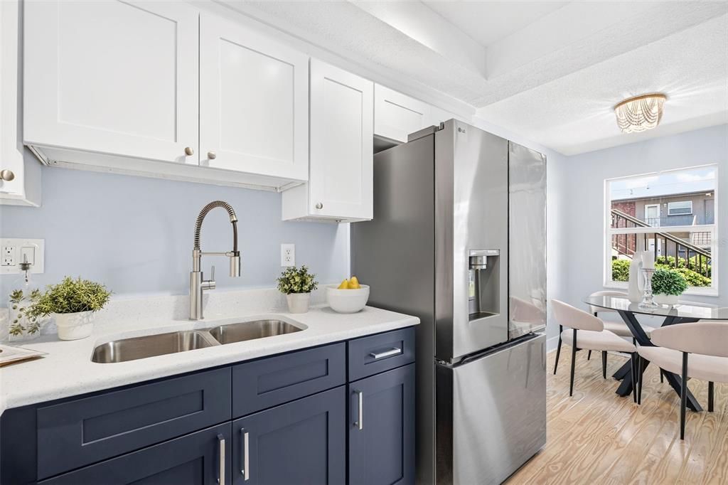 For Sale: $225,000 (1 beds, 1 baths, 606 Square Feet)