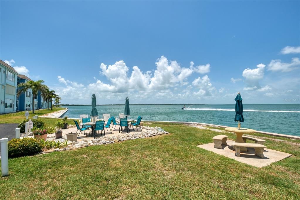 For Sale: $225,000 (1 beds, 1 baths, 606 Square Feet)