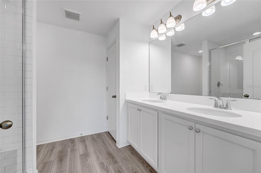 For Sale: $299,900 (3 beds, 2 baths, 1682 Square Feet)