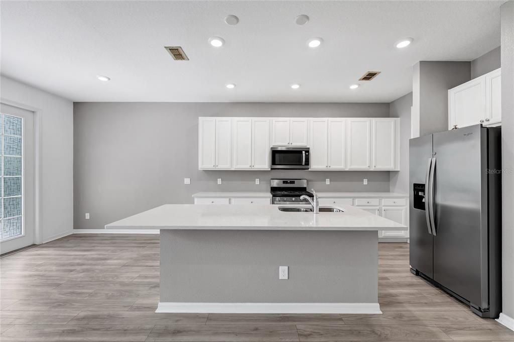 For Sale: $299,900 (3 beds, 2 baths, 1682 Square Feet)