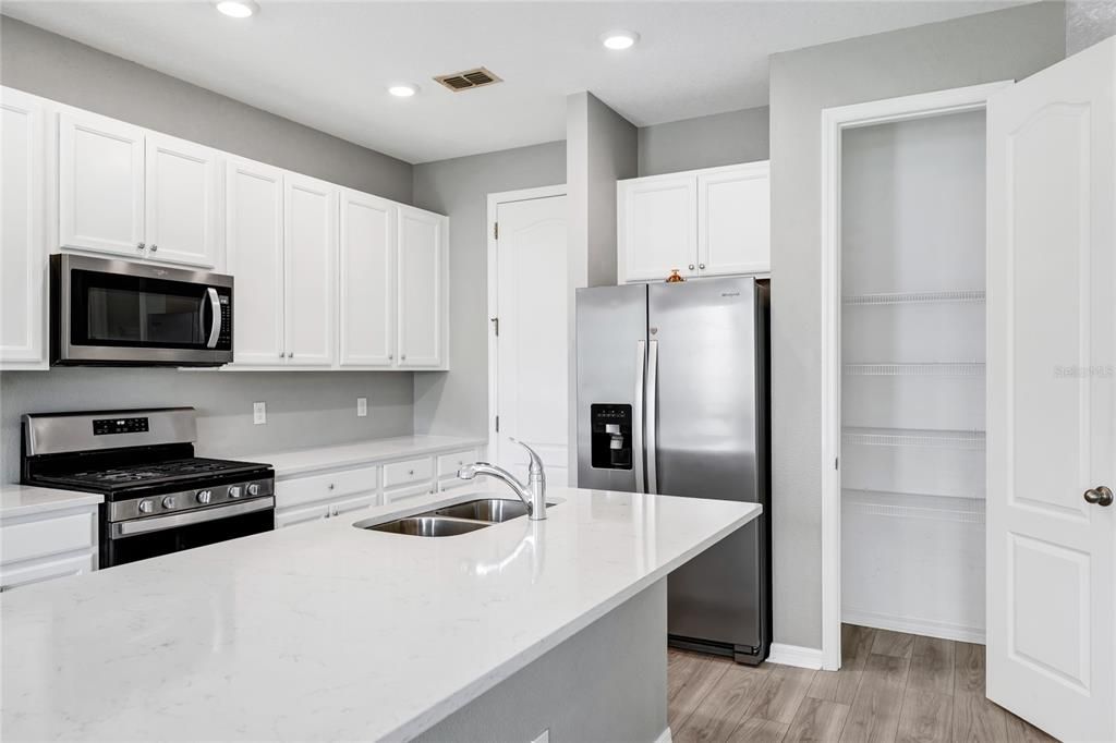 For Sale: $299,900 (3 beds, 2 baths, 1682 Square Feet)