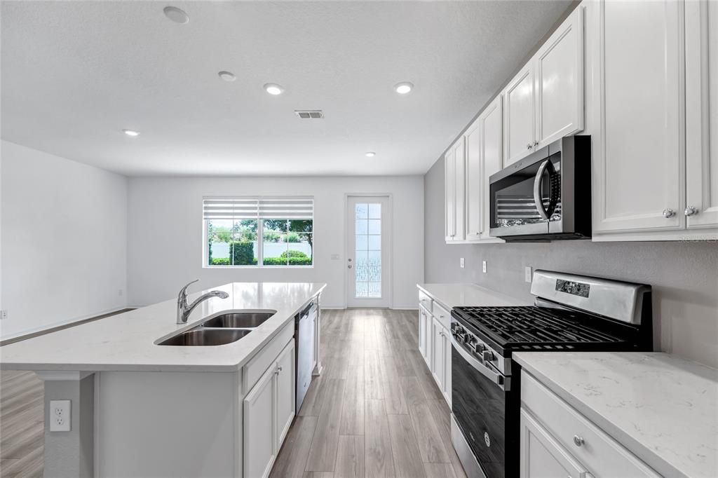 For Sale: $299,900 (3 beds, 2 baths, 1682 Square Feet)