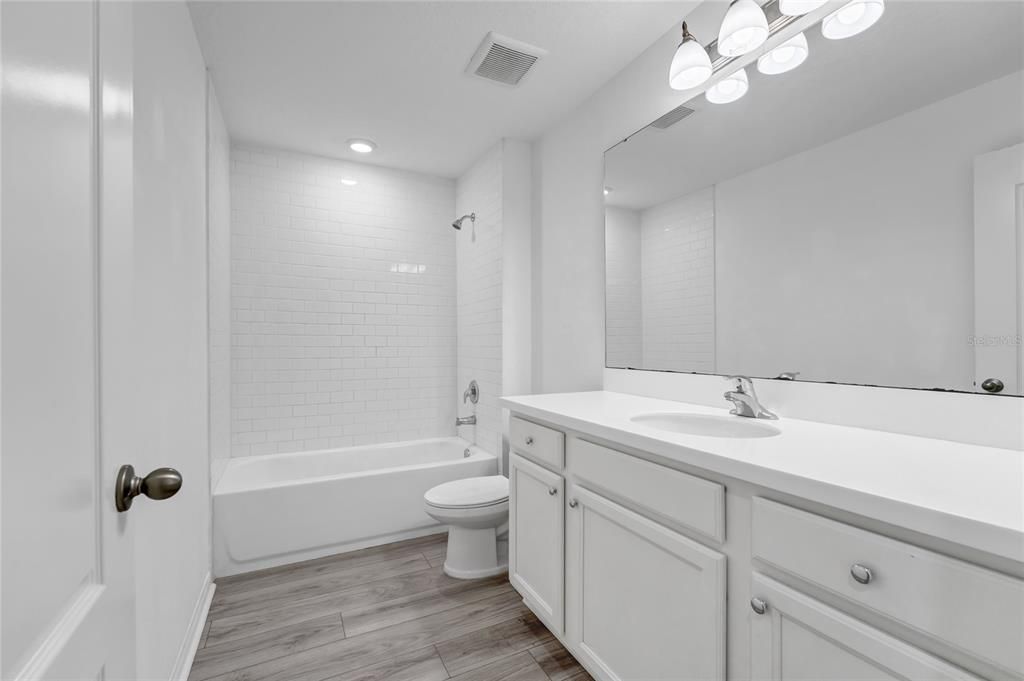 For Sale: $299,900 (3 beds, 2 baths, 1682 Square Feet)
