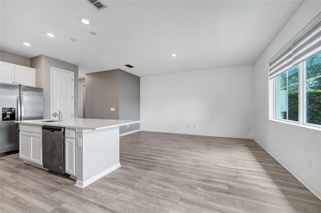 For Sale: $299,900 (3 beds, 2 baths, 1682 Square Feet)