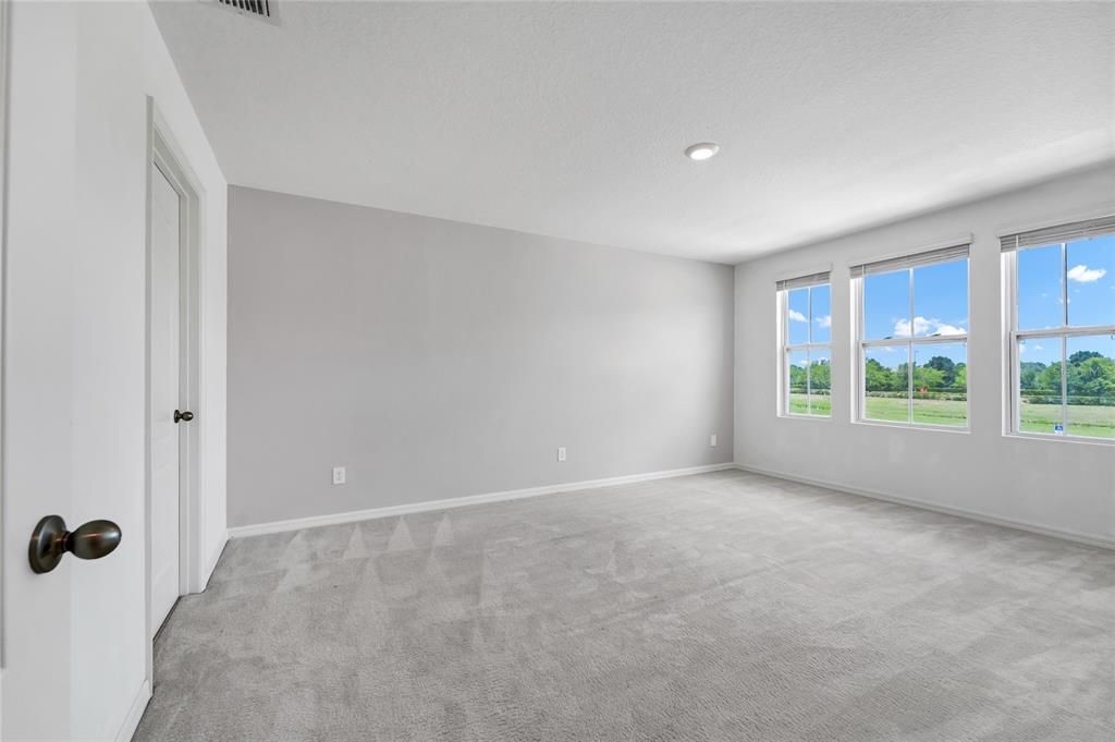 For Sale: $299,900 (3 beds, 2 baths, 1682 Square Feet)