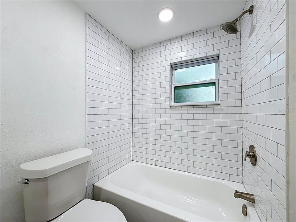 For Sale: $389,000 (2 beds, 0 baths, 1040 Square Feet)