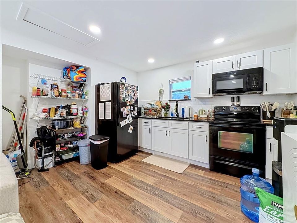For Sale: $389,000 (2 beds, 0 baths, 1040 Square Feet)
