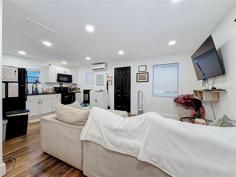 For Sale: $389,000 (2 beds, 0 baths, 1040 Square Feet)