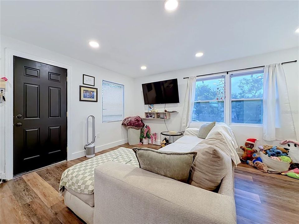 For Sale: $389,000 (2 beds, 0 baths, 1040 Square Feet)