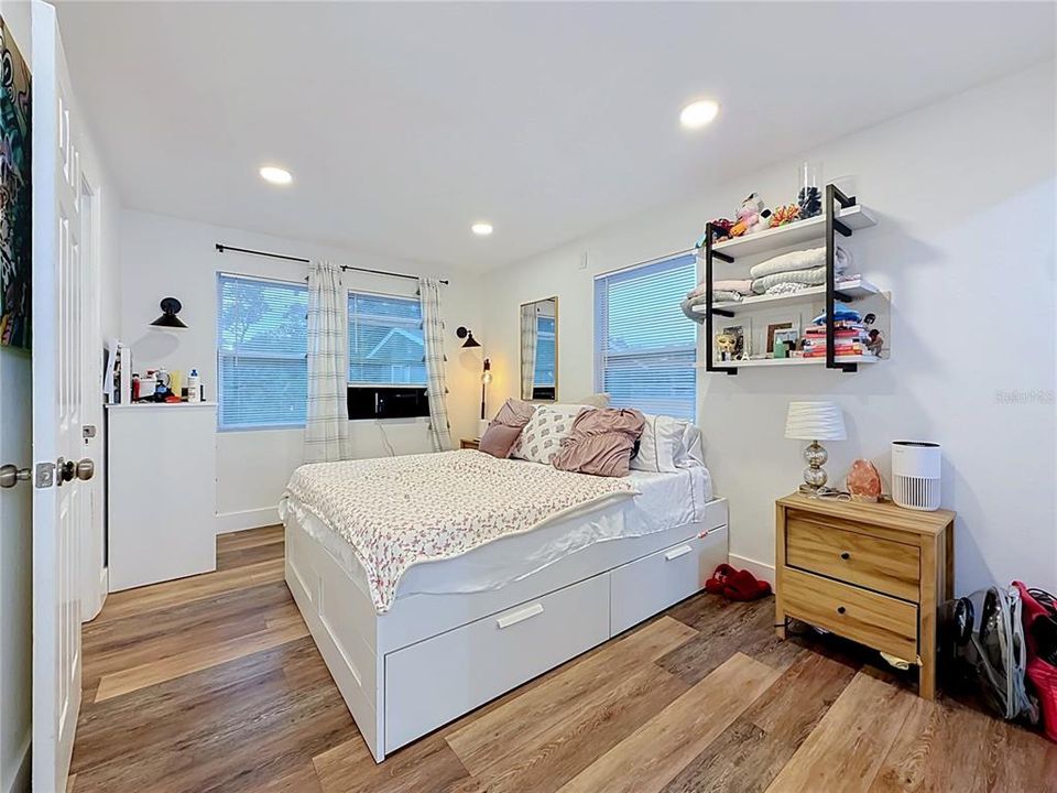 For Sale: $389,000 (2 beds, 0 baths, 1040 Square Feet)
