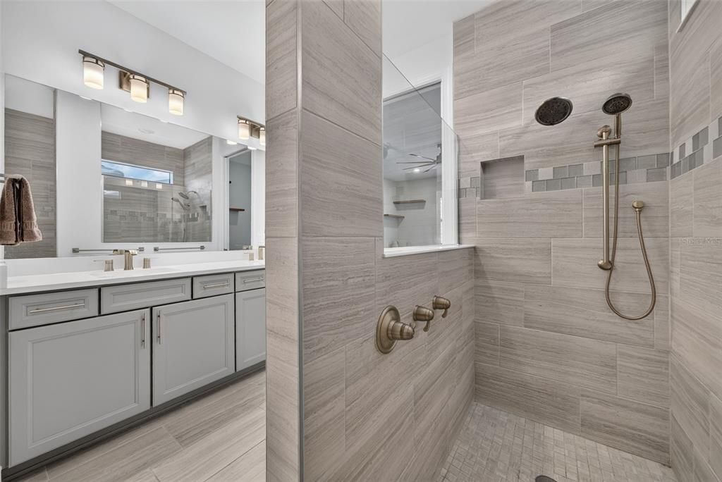 En Venta: $675,000 (3 camas, 2 baños, 2201 Pies cuadrados)