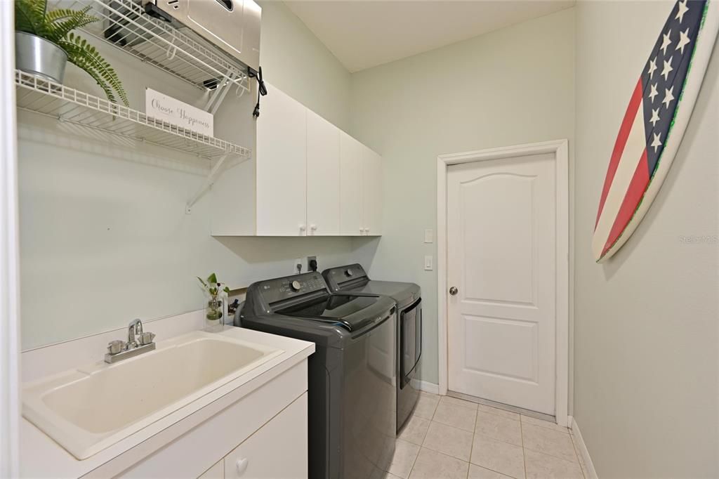 For Sale: $610,000 (4 beds, 3 baths, 2303 Square Feet)