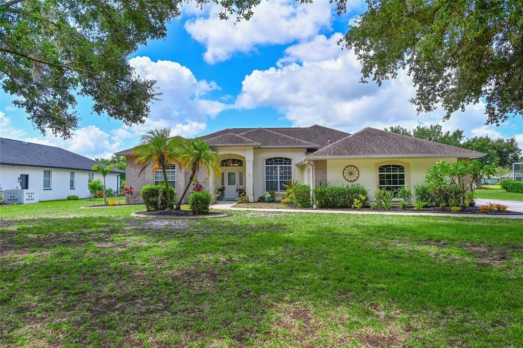 For Sale: $610,000 (4 beds, 3 baths, 2303 Square Feet)
