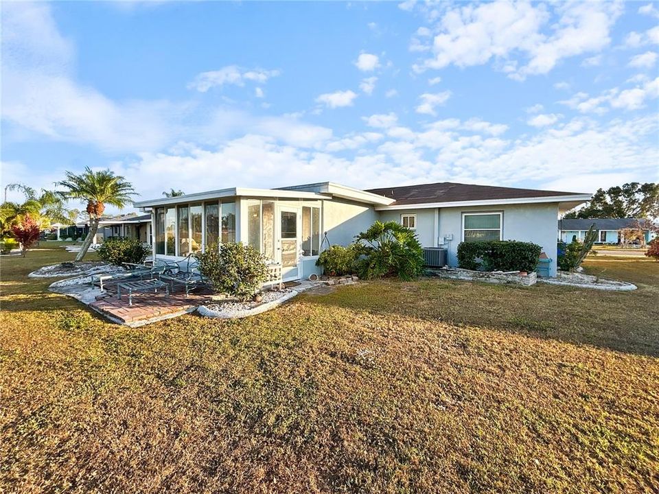 For Sale: $249,000 (2 beds, 2 baths, 1750 Square Feet)