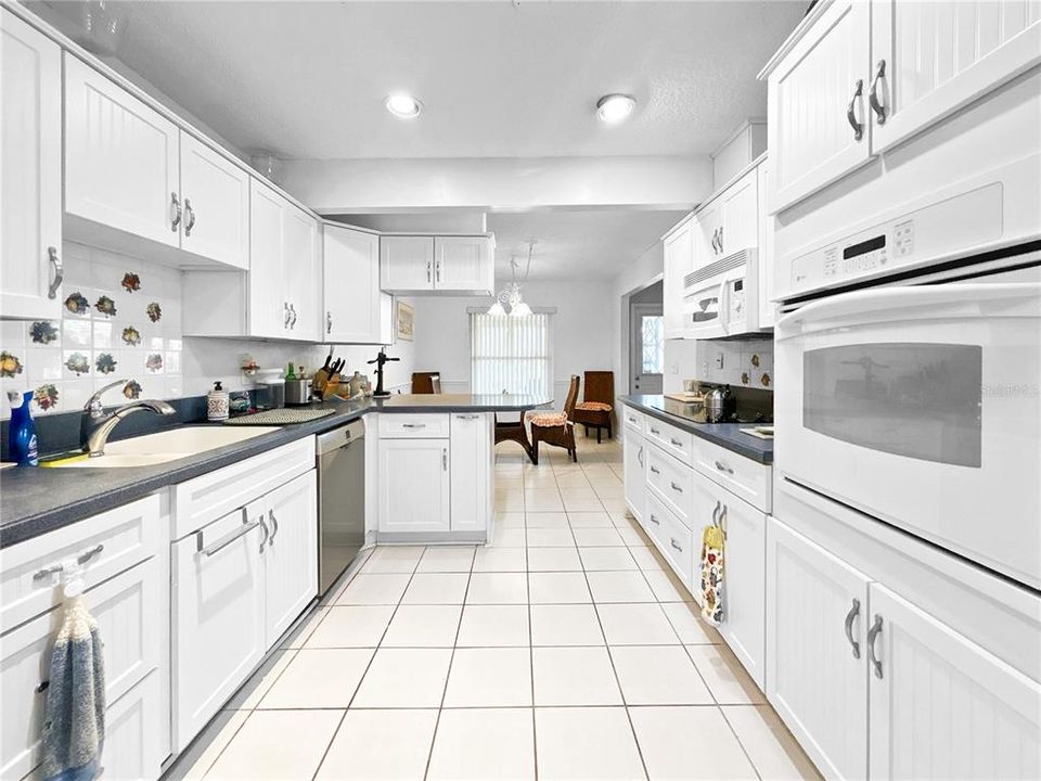 For Sale: $249,000 (2 beds, 2 baths, 1750 Square Feet)