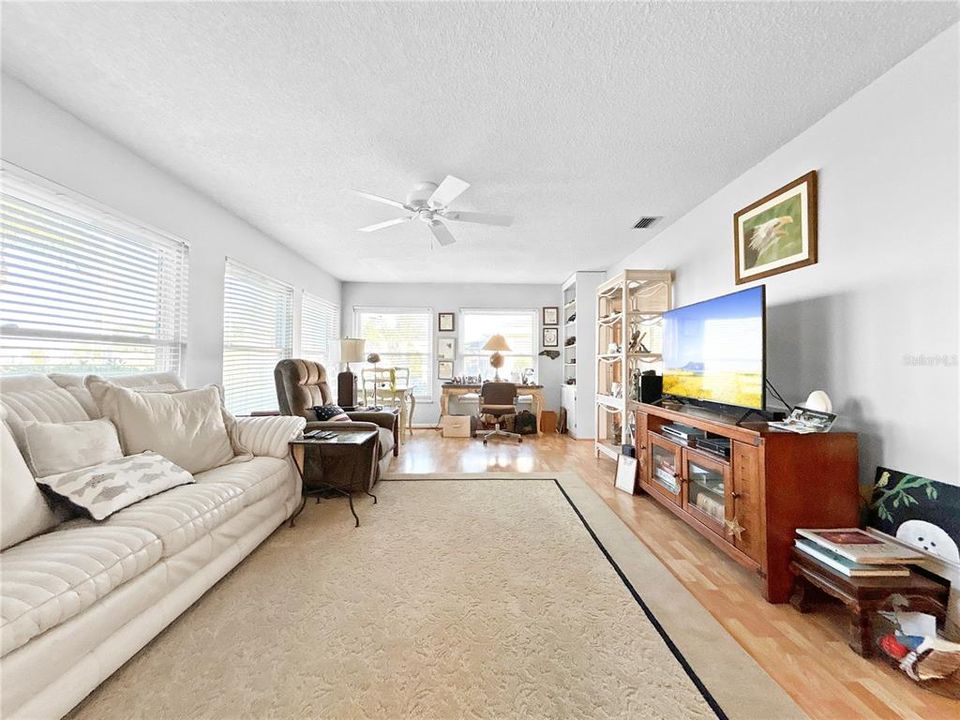For Sale: $249,000 (2 beds, 2 baths, 1750 Square Feet)