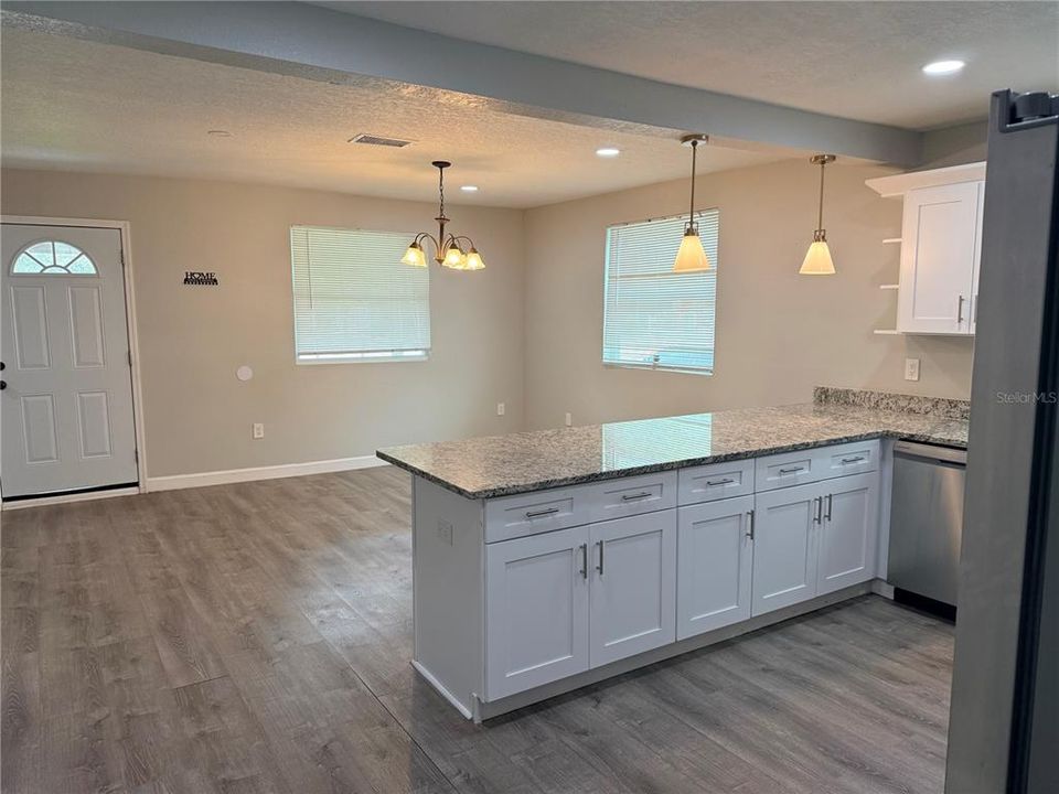 For Sale: $285,000 (3 beds, 2 baths, 1405 Square Feet)