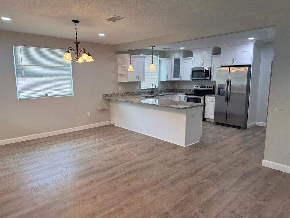 For Sale: $285,000 (3 beds, 2 baths, 1405 Square Feet)