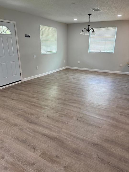 For Sale: $285,000 (3 beds, 2 baths, 1405 Square Feet)