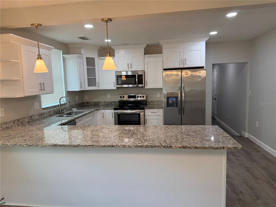 For Sale: $285,000 (3 beds, 2 baths, 1405 Square Feet)