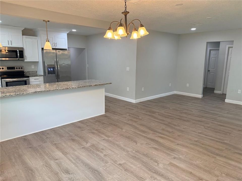 For Sale: $285,000 (3 beds, 2 baths, 1405 Square Feet)