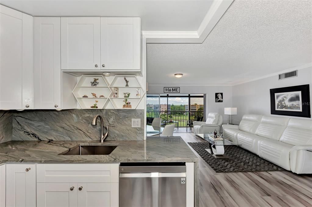 For Sale: $214,900 (2 beds, 2 baths, 1008 Square Feet)