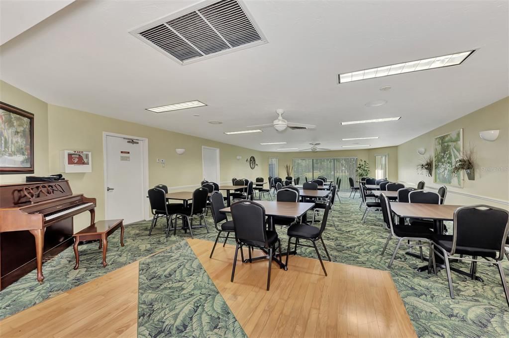 For Sale: $214,900 (2 beds, 2 baths, 1008 Square Feet)