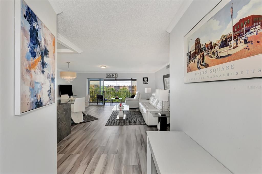 For Sale: $214,900 (2 beds, 2 baths, 1008 Square Feet)