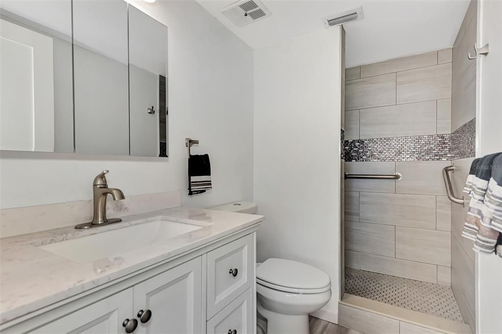 For Sale: $214,900 (2 beds, 2 baths, 1008 Square Feet)