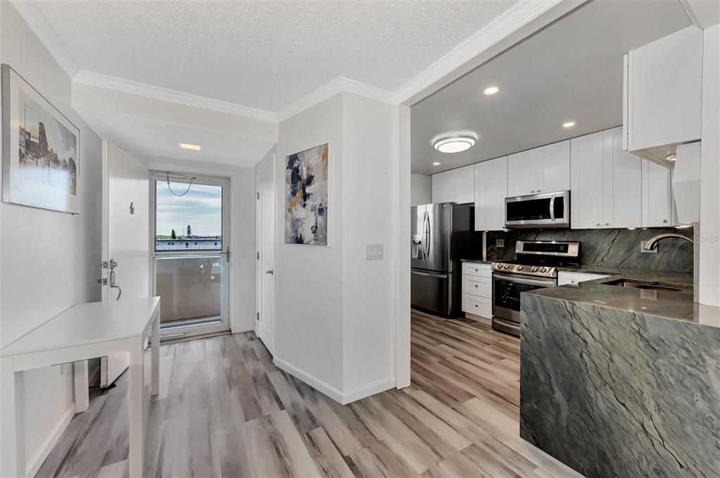 For Sale: $214,900 (2 beds, 2 baths, 1008 Square Feet)
