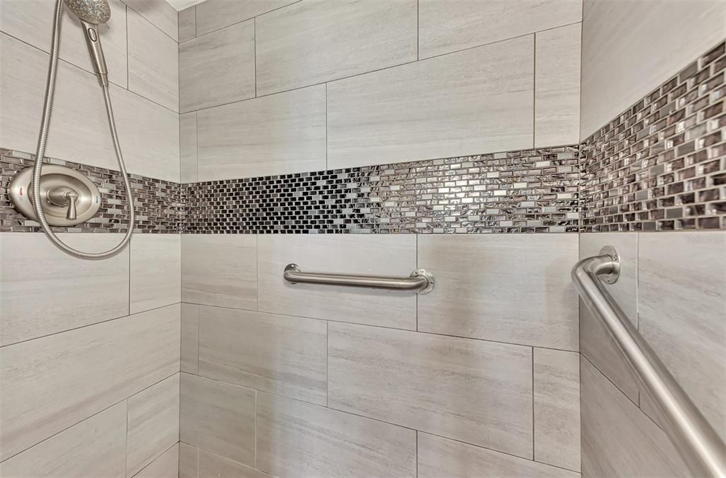 For Sale: $214,900 (2 beds, 2 baths, 1008 Square Feet)