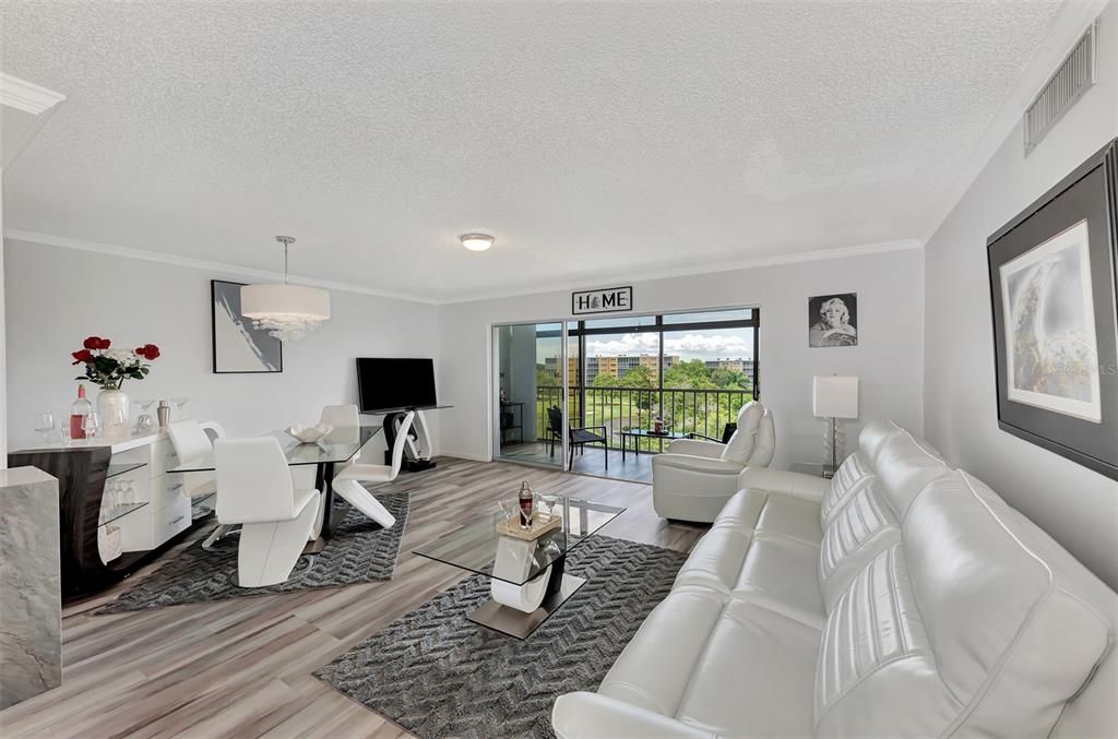For Sale: $214,900 (2 beds, 2 baths, 1008 Square Feet)