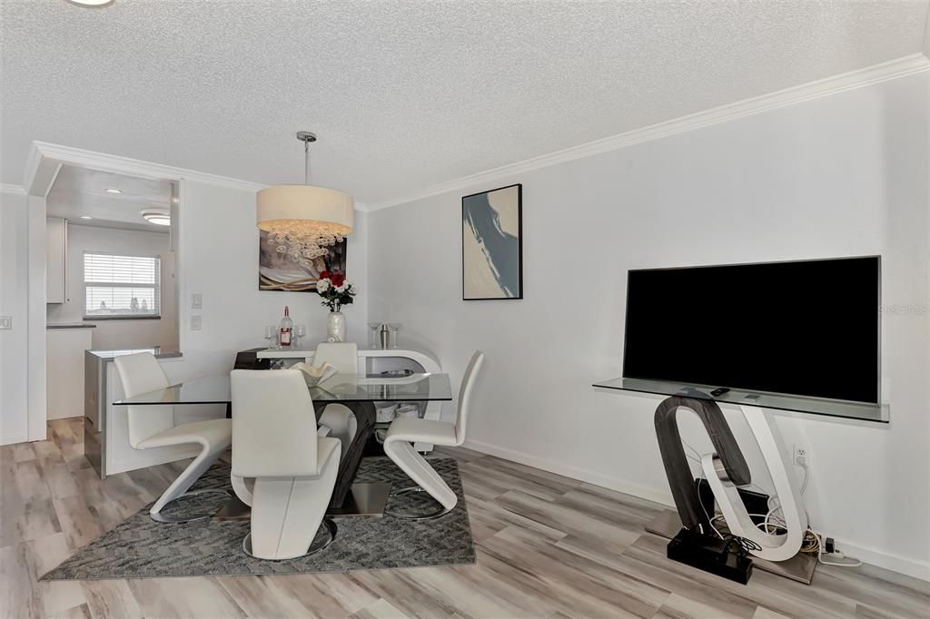 For Sale: $214,900 (2 beds, 2 baths, 1008 Square Feet)